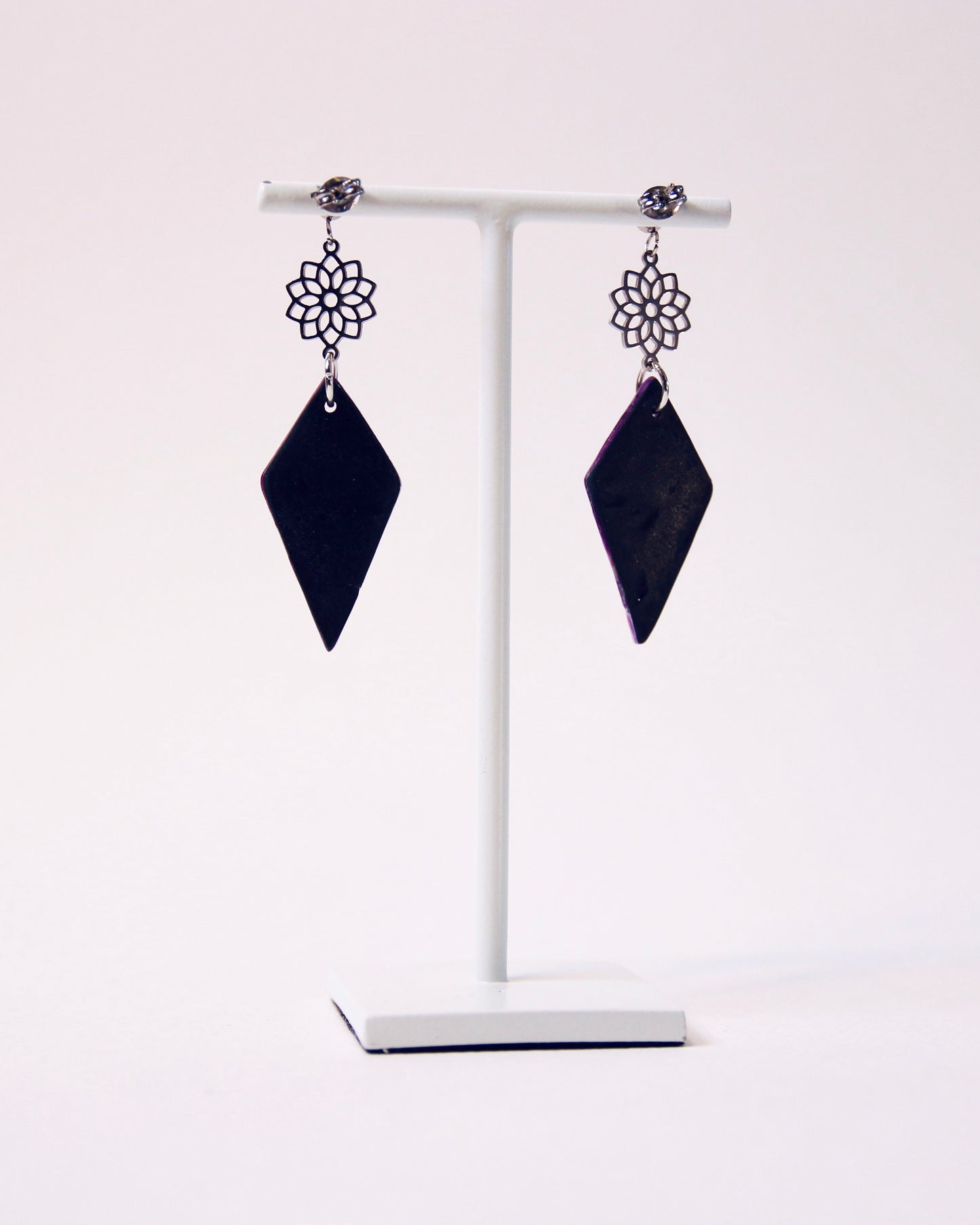 Boucles d'oreilles Lilas Pourpre | Diamant inversé & Rosace